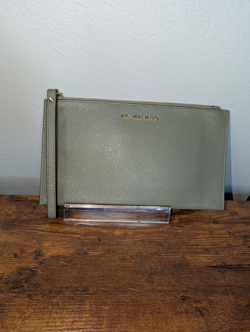 EUC Michael Kors Jet Set Large Wristlet - Picture 2 of 4